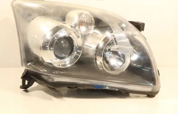 Toyota Avensis T250 Headlight/headlamp 35108
