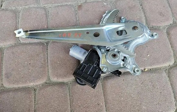 Toyota Camry VIII XV70 Rear door window regulator with motor 85720-33300-