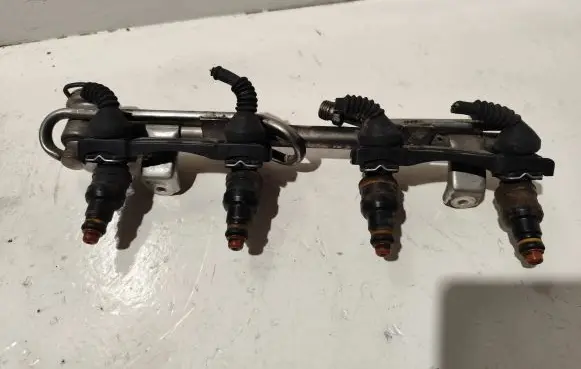 Audi A4 S4 B5 8D Fuel injectors set 058133681