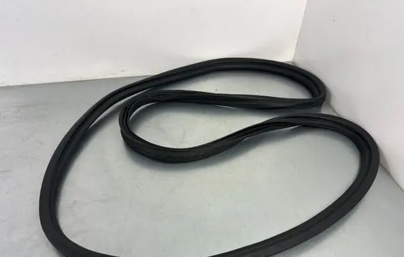 Jeep Grand Cherokee Trunk rubber seal (body)