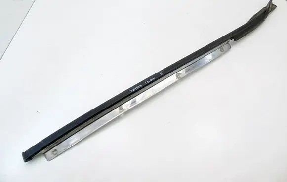 Nissan Almera Tino Front windscreen/windshield window NIALTI101USZCL
