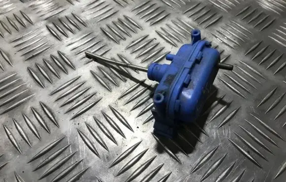 Audi A6 S6 C4 4A Central locking vacuum pump 4a0862153a