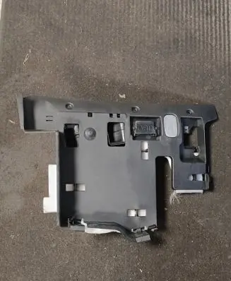 Mercedes-Benz ML W164 Dashboard lower bottom trim panel A1646809217