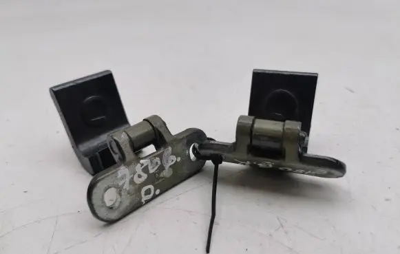 Audi Q2 - Tailgate/trunk/boot hinge 8V38272998