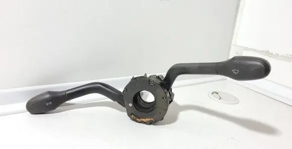 Wiper turn signal indicator stalk/switch
