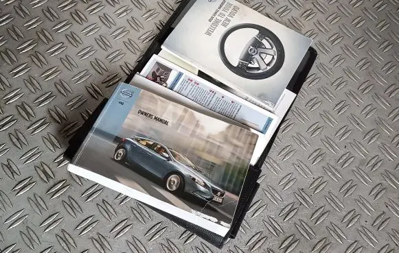 Volvo V40 Owners service history hand book 