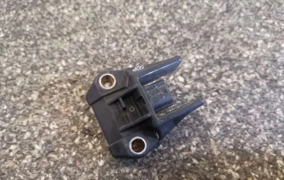 Subaru Legacy Airbag deployment crash/impact sensor 2521000080