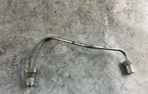 Toyota Corolla Verso E121 Fuel injector supply line/pipe 