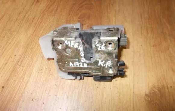 Renault Megane I Front door lock