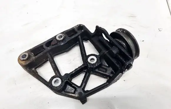 Nissan X-Trail T30 Engine mounting bracket 