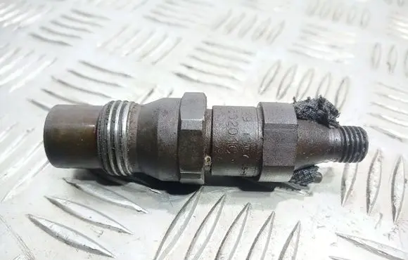 Volkswagen PASSAT B3 Fuel injector 028130201C