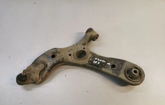 Toyota Avensis T270 Front lower control arm/wishbone