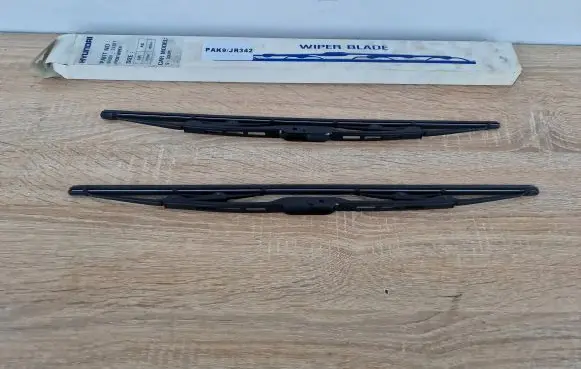 Hyundai Coupe Windshield/front glass wiper blade 9999X-23301