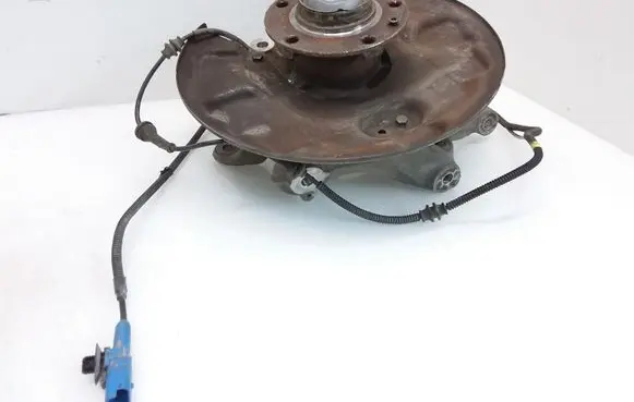Rear wheel hub spindle/knuckle