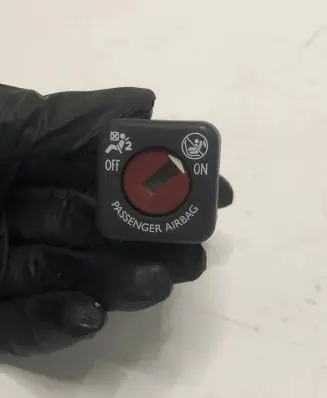 Passenger airbag on/off switch
