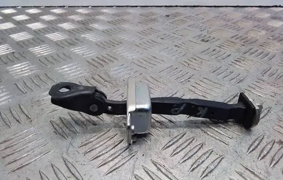 Nissan Qashqai Front door check strap stopper