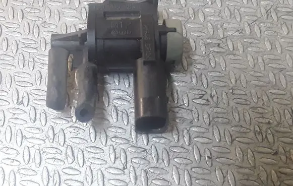 Volkswagen Golf IV Turbo solenoid valve 1J0906283C