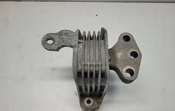 Opel Zafira C Engine mount bracket 13347451
