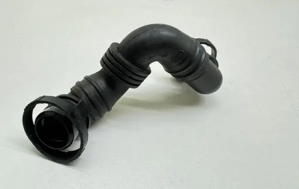Volkswagen PASSAT B6 Breather hose/pipe 06f103212d