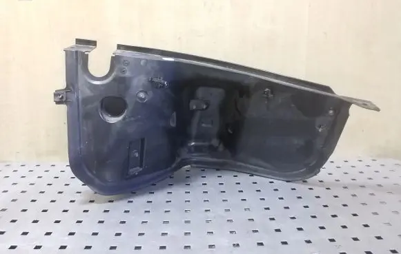 Volkswagen Touareg II Other engine bay part 7P6819512