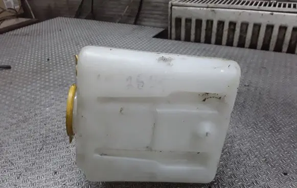 Opel Combo C Windshield washer fluid reservoir/tank