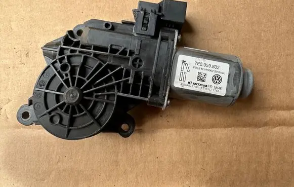 Volkswagen Transporter - Caravelle T5 Front door window regulator motor 7E0959802