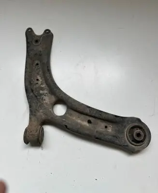Volkswagen PASSAT B8 Front lower control arm/wishbone