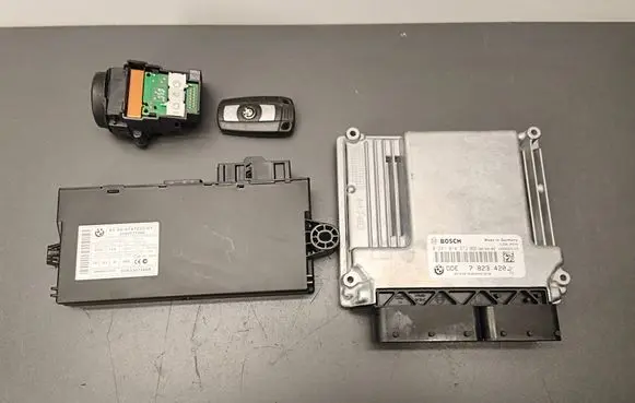 BMW 5 E60 E61 Engine ECU kit and lock set 7823420 0281014572 030300899
