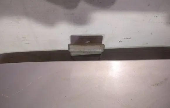 Tailgate/trunk/boot hinge