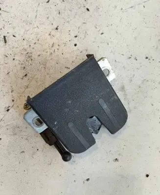 Audi A6 S6 C5 4B Tailgate/trunk/boot lock/catch/latch 827505b