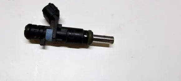 Volkswagen Jetta VI Fuel injector 07K906031C