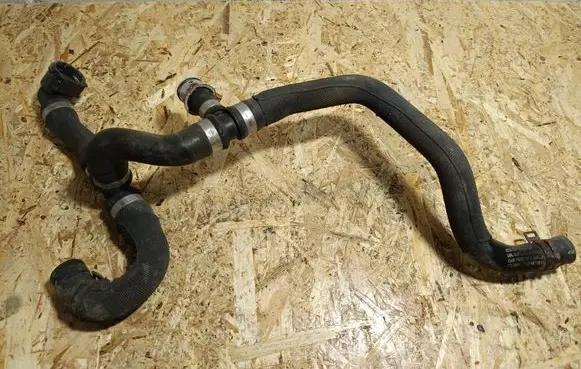 Mercedes-Benz CLS C218 X218 Engine coolant pipe/hose A2185011682