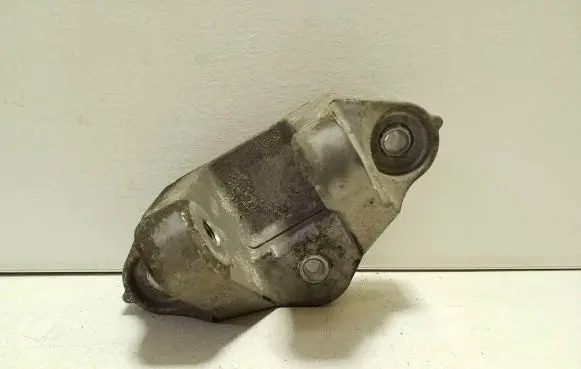 Nissan X-Trail T32 Engine mounting bracket