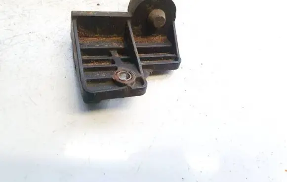 Radiator mount bracket