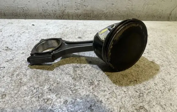 Dodge Challenger Piston with connecting rod