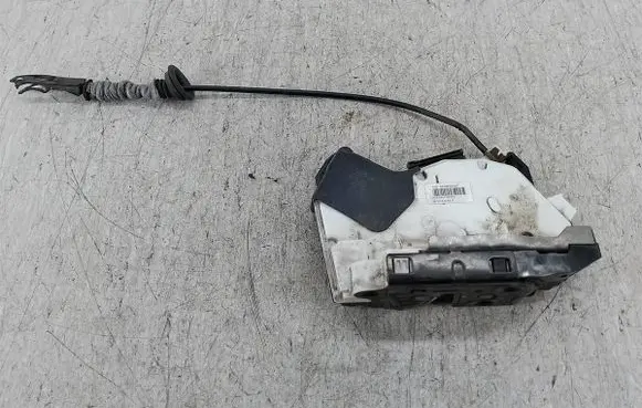 Volkswagen Polo V 6R Front door lock 5K1837016D