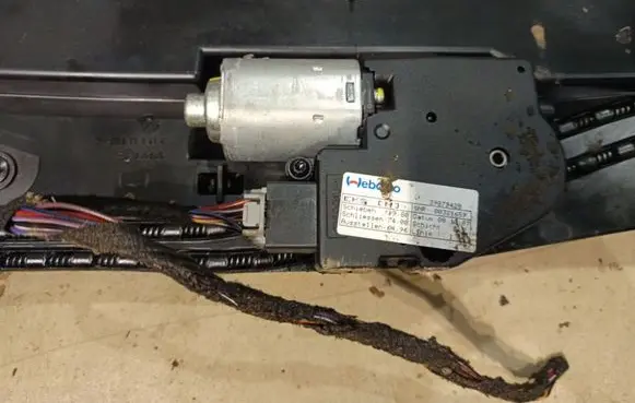 Volvo XC70 Sunroof motor/actuator 39879428