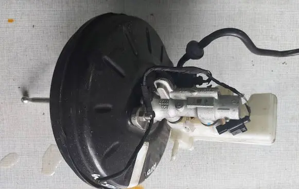 Volkswagen Golf VII Brake booster 5Q1614105CM