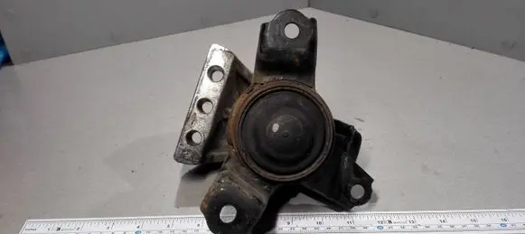 Hyundai Tucson JM Engine mount bracket 218122E100