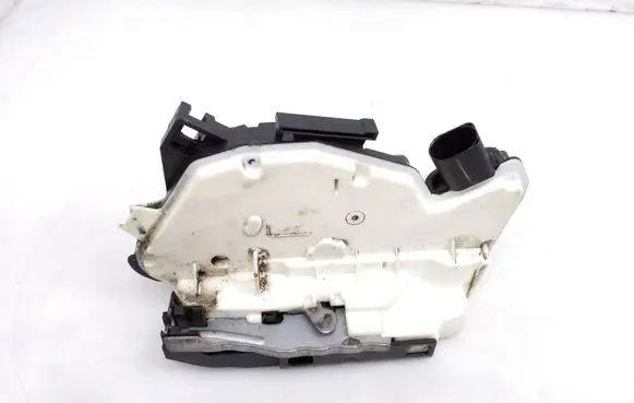 Volkswagen Amarok Front door lock