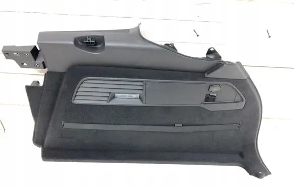 Volkswagen Touareg II Trunk/boot side trim panel 7P6867038D