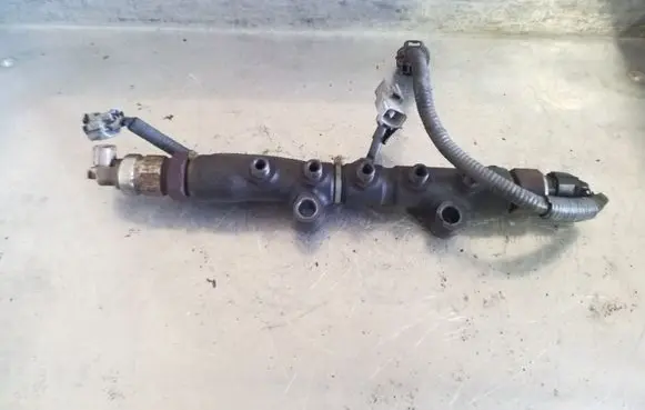 Toyota Avensis T250 Fuel main line pipe