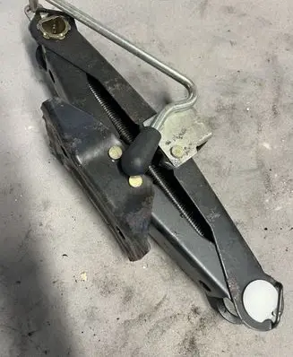 Peugeot 1007 Lift Jack 
