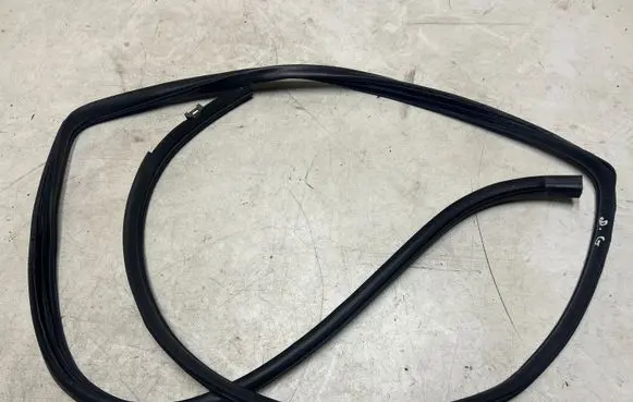 Toyota Corolla Verso AR10 Rubber seal rear door
