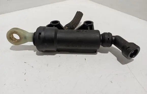 BMW 5 E60 E61 Clutch master cylinder 21526777344 13670610