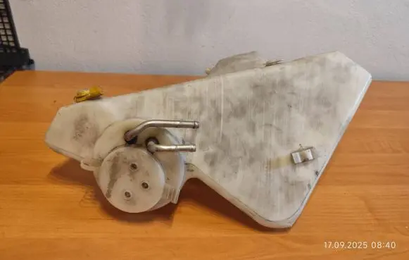 Mercedes-Benz A W168 Windshield washer fluid reservoir/tank 1688690320 A1248690072 2108691021