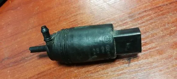 BMW 1 E81 E87 Windscreen/windshield washer pump 8377612
