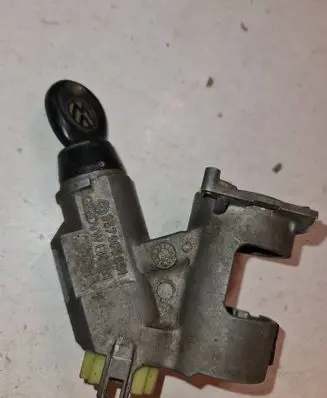 Volkswagen Golf III Ignition lock 357905851 KLO37046