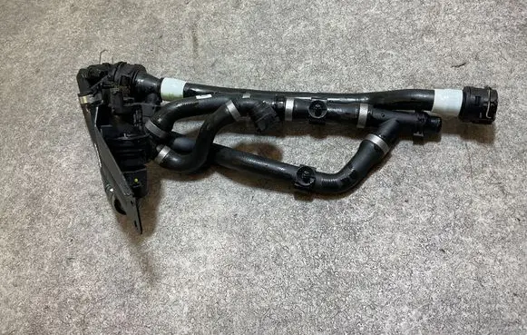 BMW i4 Coolant heater control valve 5A37571 9475683 845683