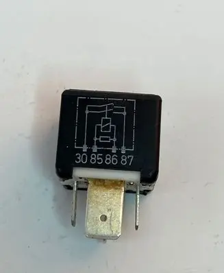 Audi A6 S6 C5 4B Other relay 443951253J